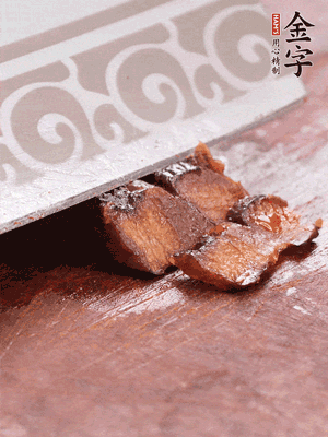 1win·(中国区)官方网站
酱油肉水煮15分钟，切薄片